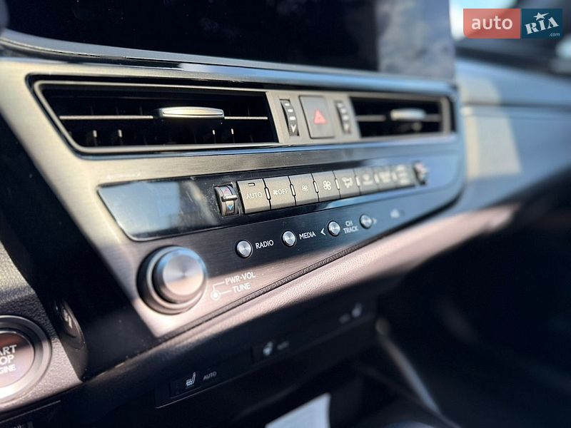 Седан Lexus ES 2024 в Києві