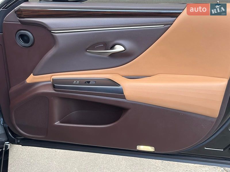 Седан Lexus ES 2019 в Киеве фото 16 Седан Lexus ES 2019 в Киеве