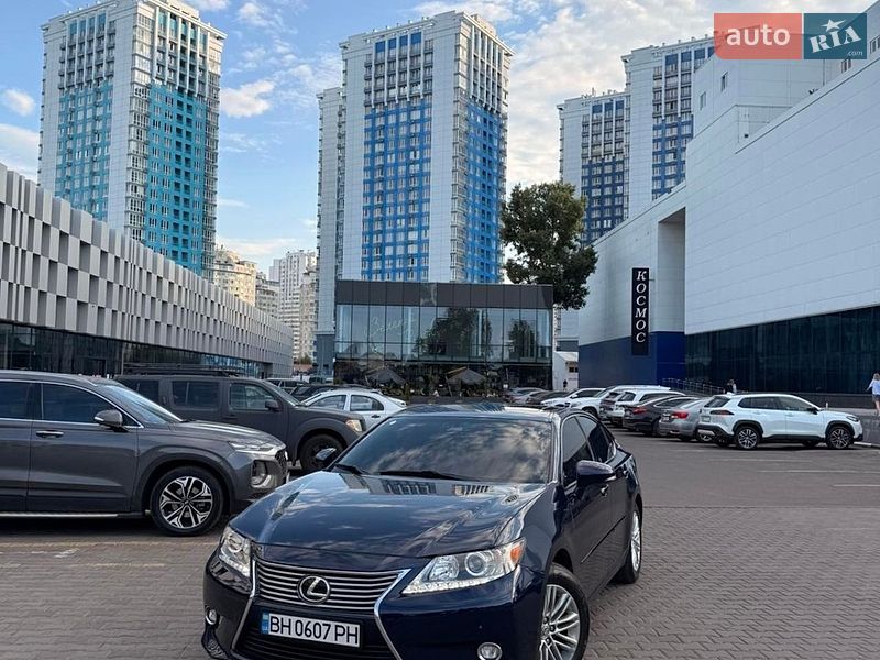 Седан Lexus ES 2015 в Одесі