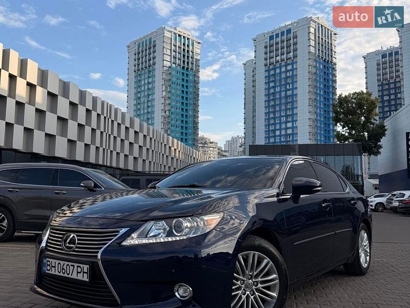 Седан Lexus ES 2015 в Одесі