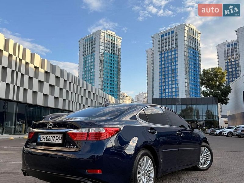 Седан Lexus ES 2015 в Одесі