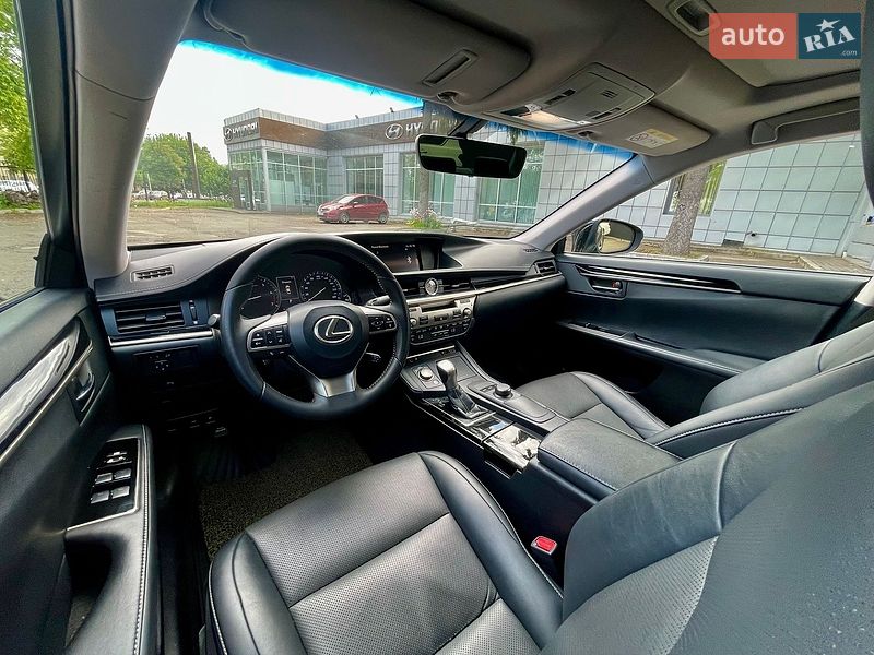 Седан Lexus ES 2016 в Києві