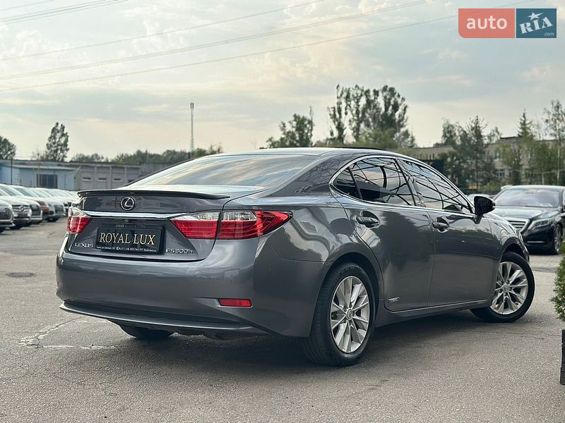 Седан Lexus ES 2015 в Харкові