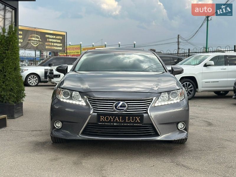 Седан Lexus ES 2015 в Харкові
