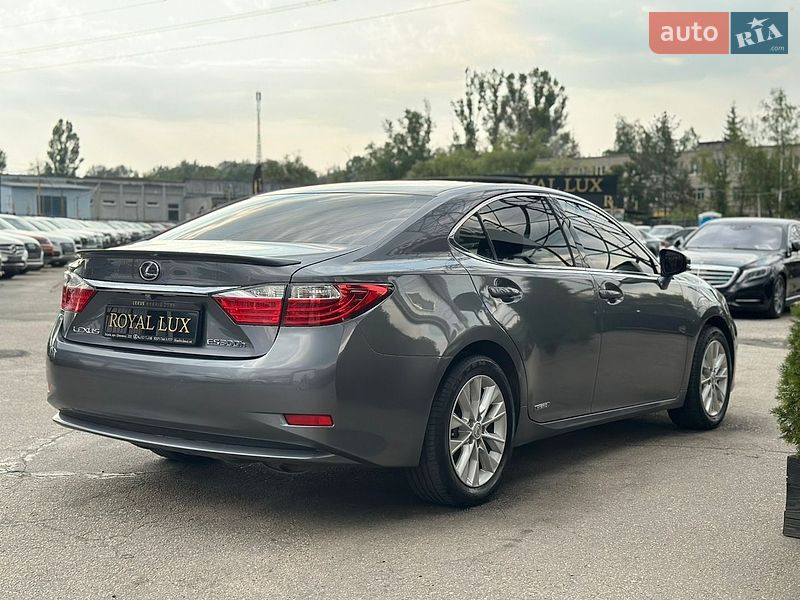 Седан Lexus ES 2015 в Харкові
