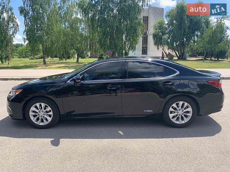 Седан Lexus ES 2014 в Чернігові