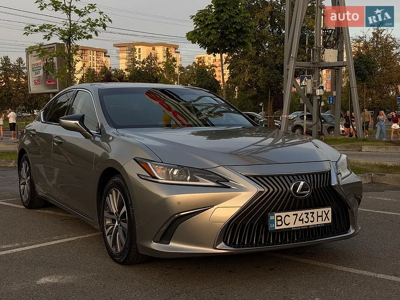 Lexus ES