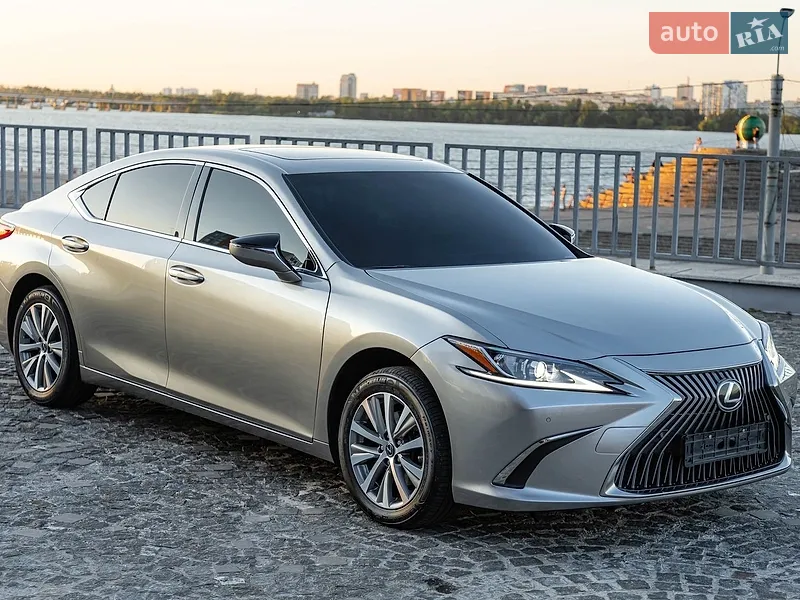 Lexus ES 2019