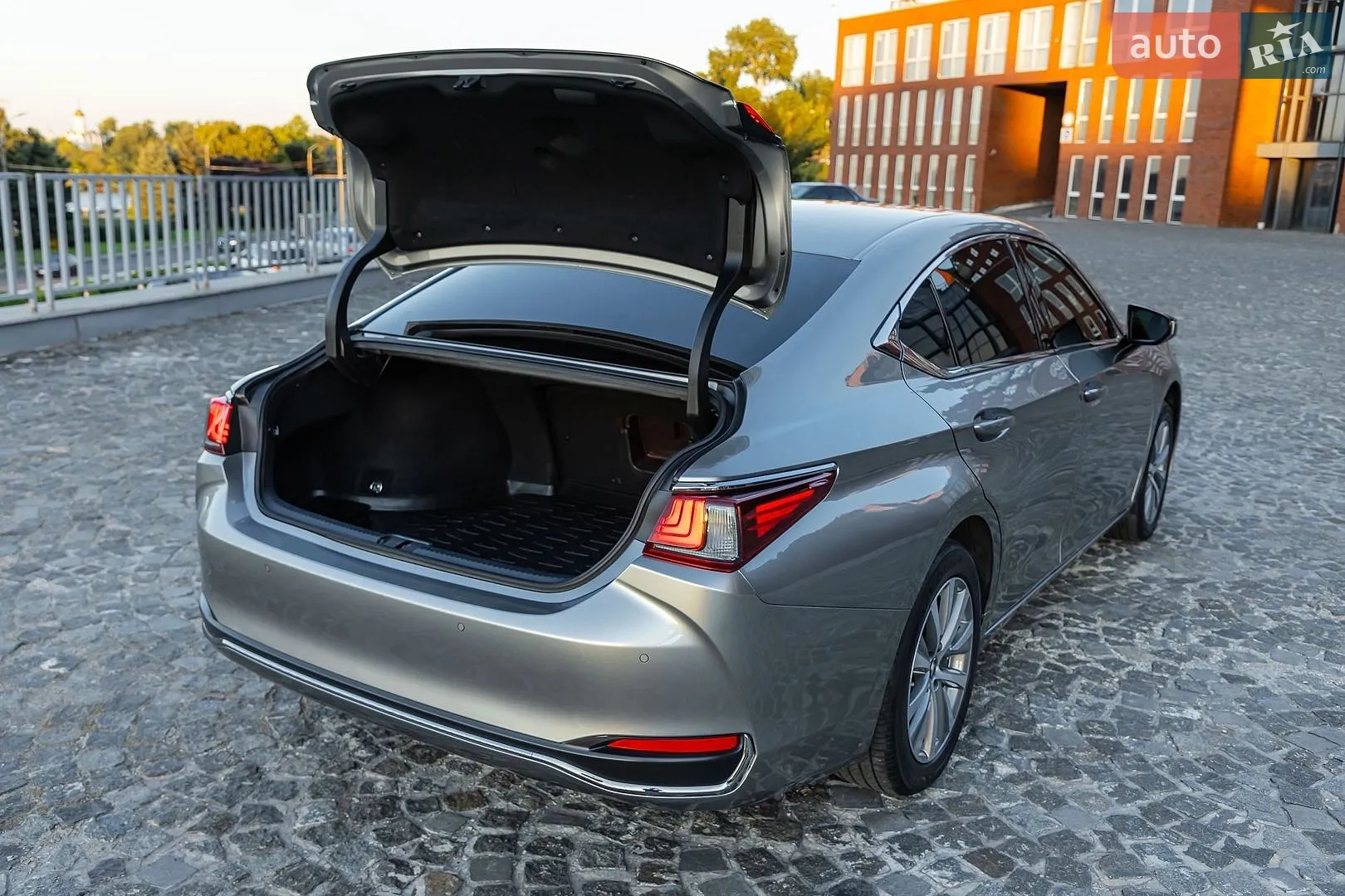 2019 Lexus ES - мініатюра 15