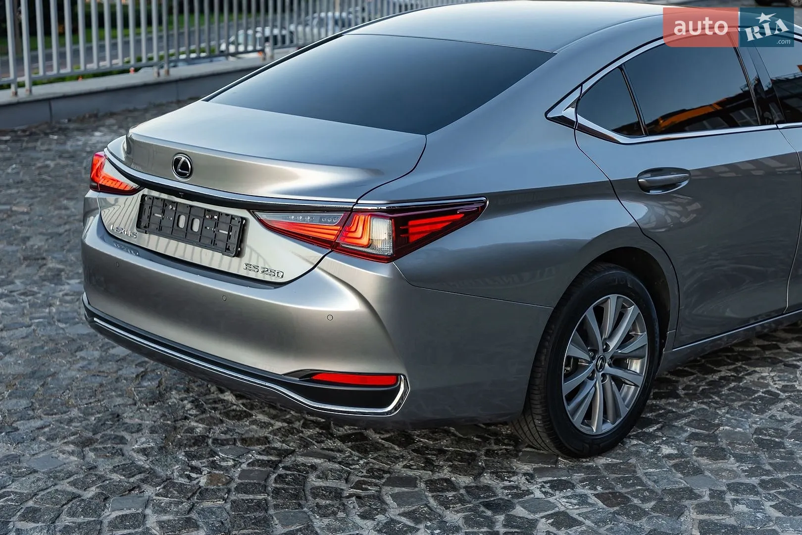 2019 Lexus ES - мініатюра 10