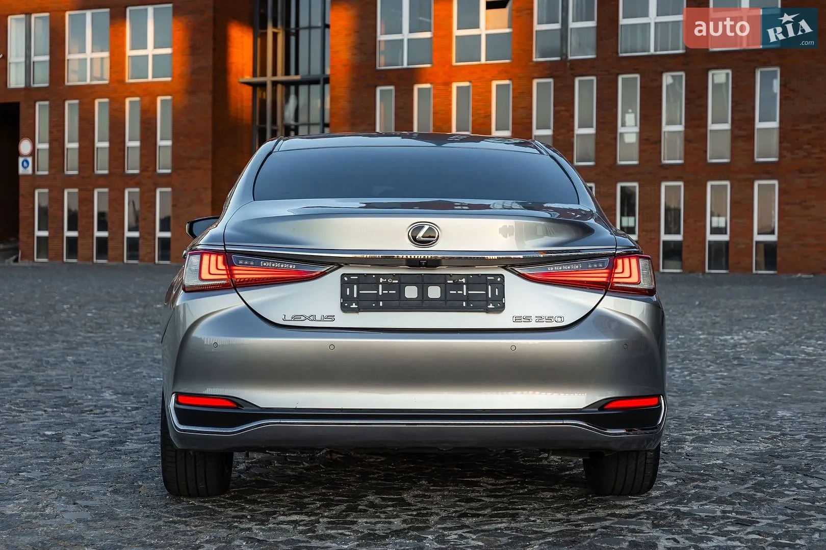2019 Lexus ES - мініатюра 23