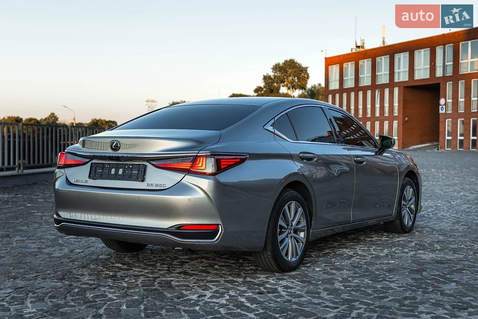2019 Lexus ES - мініатюра 19