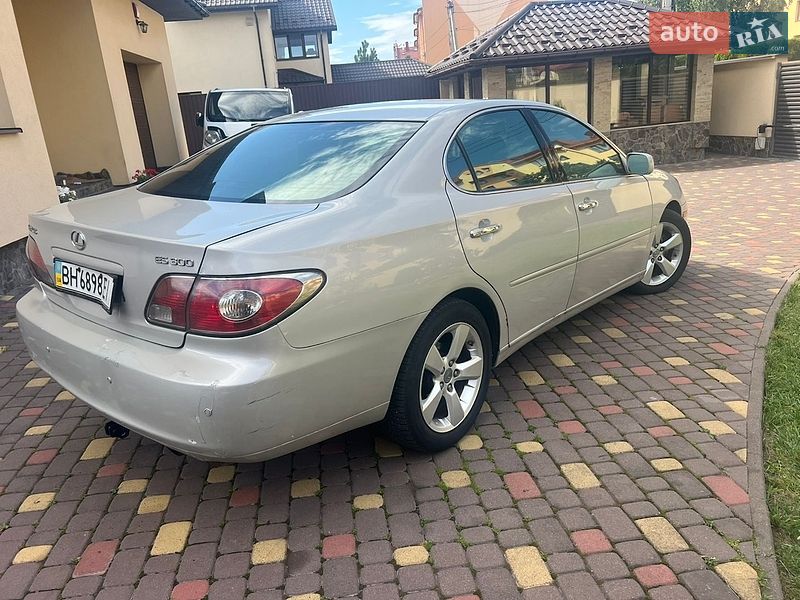Седан Lexus ES 2003 в Львові