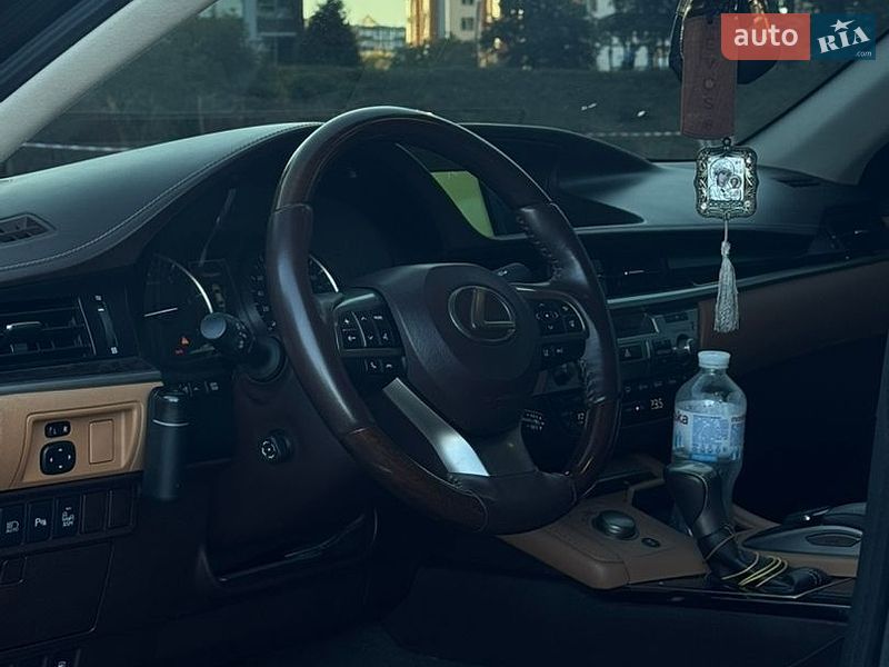 Седан Lexus ES 2017 в Хмельницком