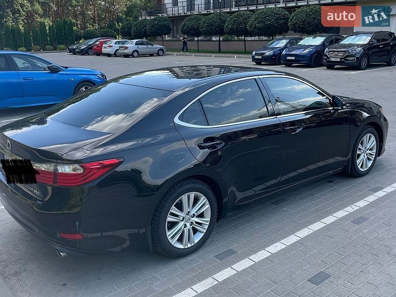 Седан Lexus ES 2014 в Обухове