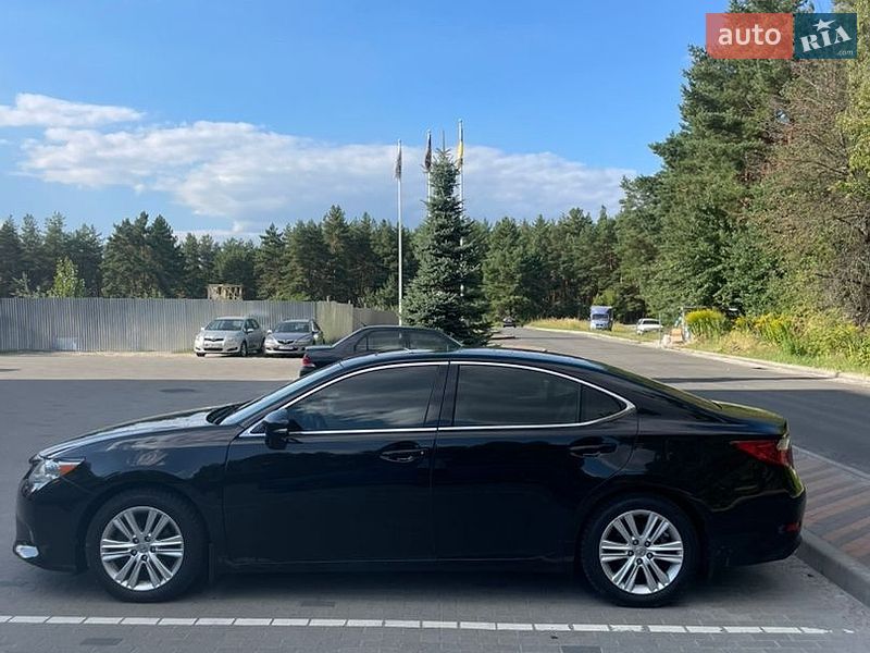 Седан Lexus ES 2014 в Обухове
