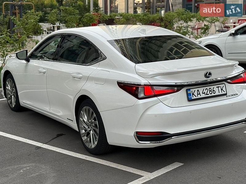 Седан Lexus ES 2019 в Києві