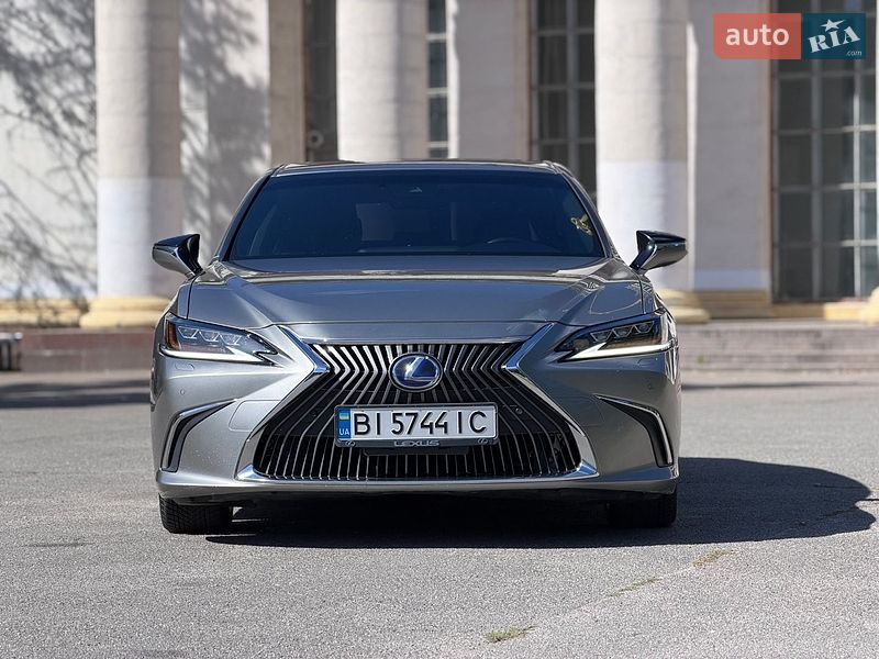Седан Lexus ES 2019 в Киеве