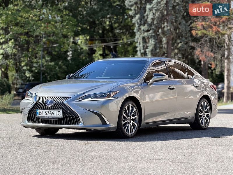 Седан Lexus ES 2019 в Киеве