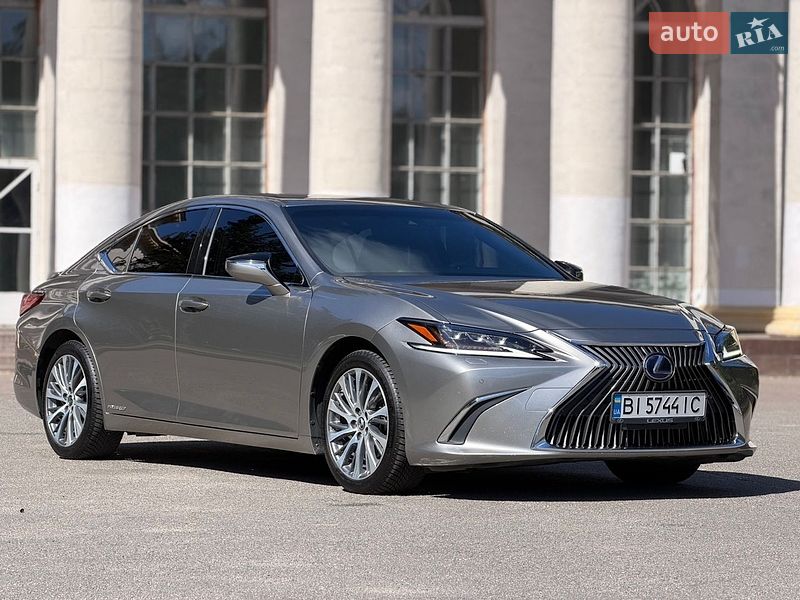 Седан Lexus ES 2019 в Киеве