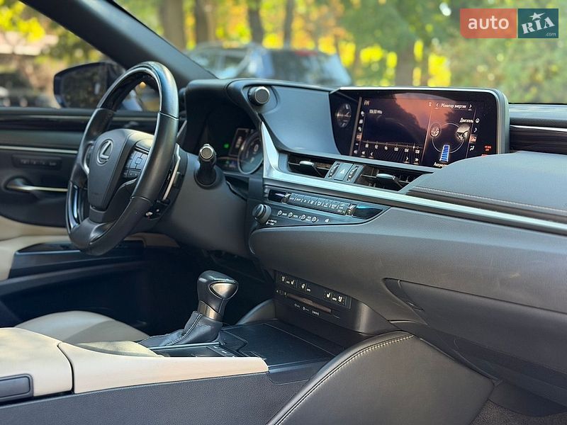 Седан Lexus ES 2019 в Киеве