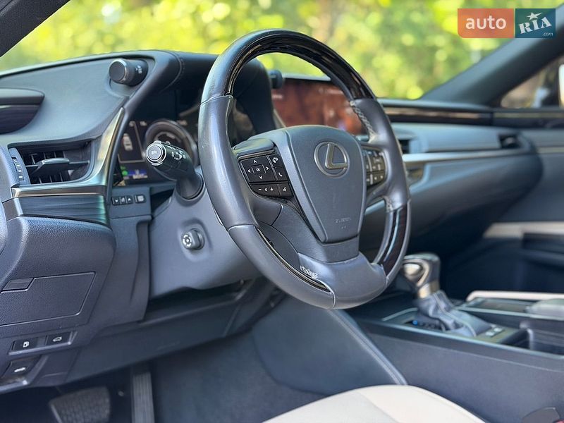 Седан Lexus ES 2019 в Киеве
