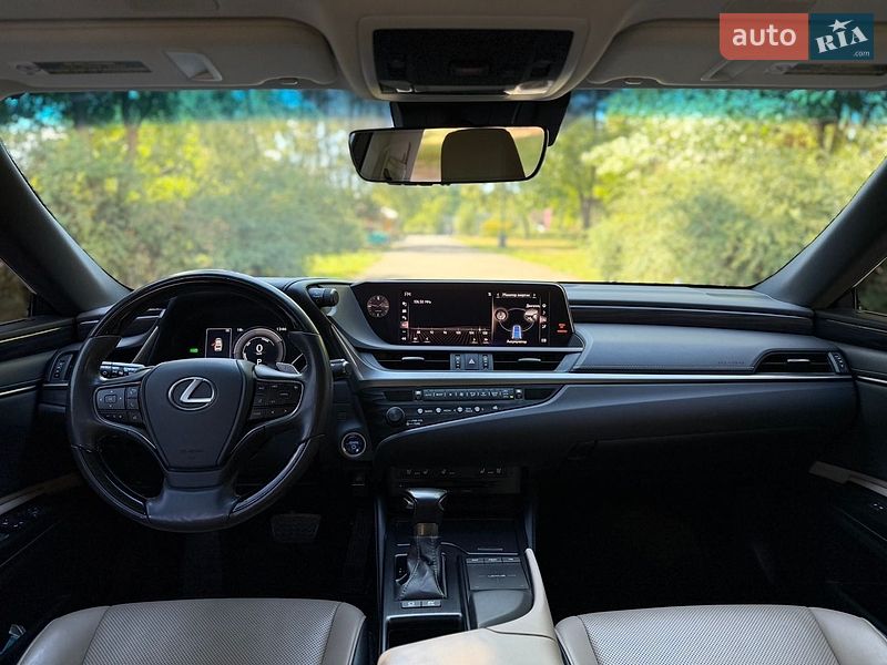 Седан Lexus ES 2019 в Киеве