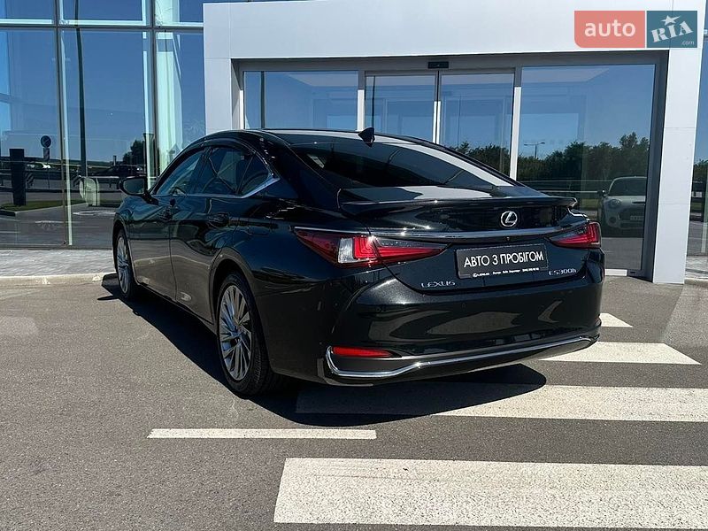 Седан Lexus ES 2024 в Киеве