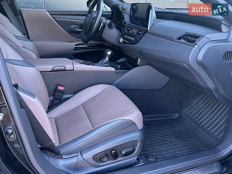 Седан Lexus ES 2024 в Киеве
