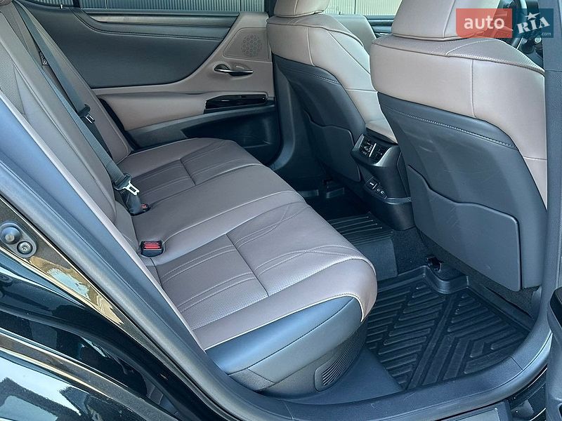 Седан Lexus ES 2024 в Киеве