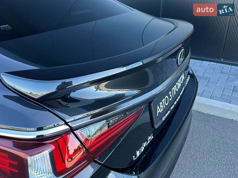 Седан Lexus ES 2024 в Киеве
