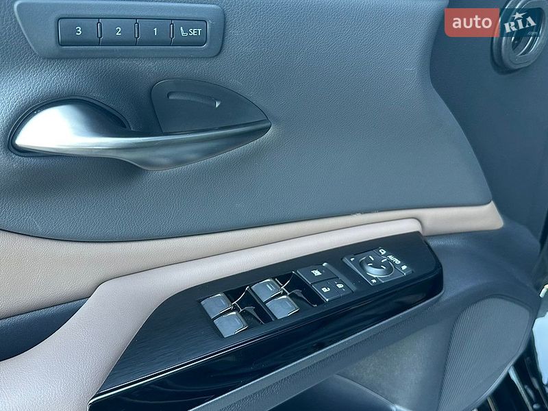 Седан Lexus ES 2024 в Киеве