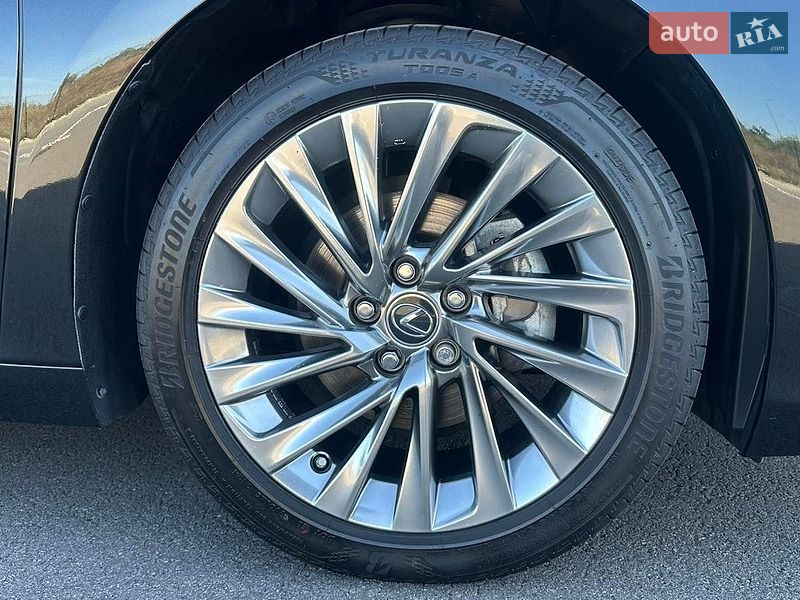 Седан Lexus ES 2024 в Киеве