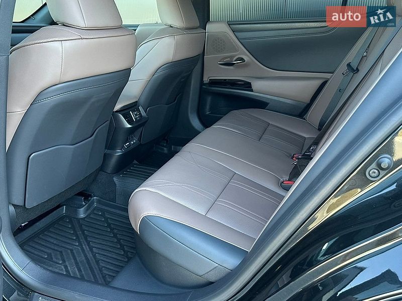 Седан Lexus ES 2024 в Киеве