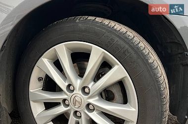 Седан Lexus ES 2011 в Борзне