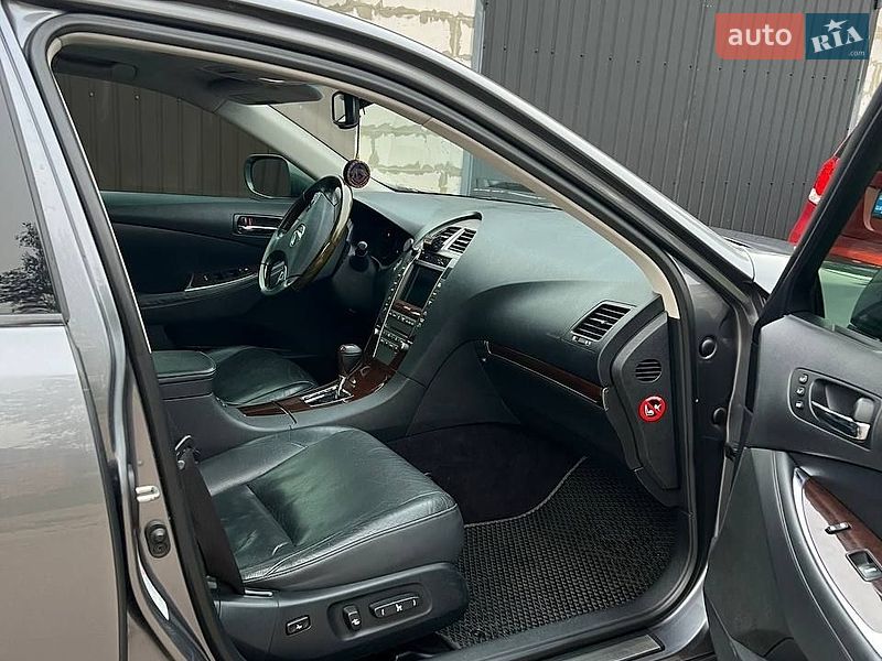 Седан Lexus ES 2011 в Борзне