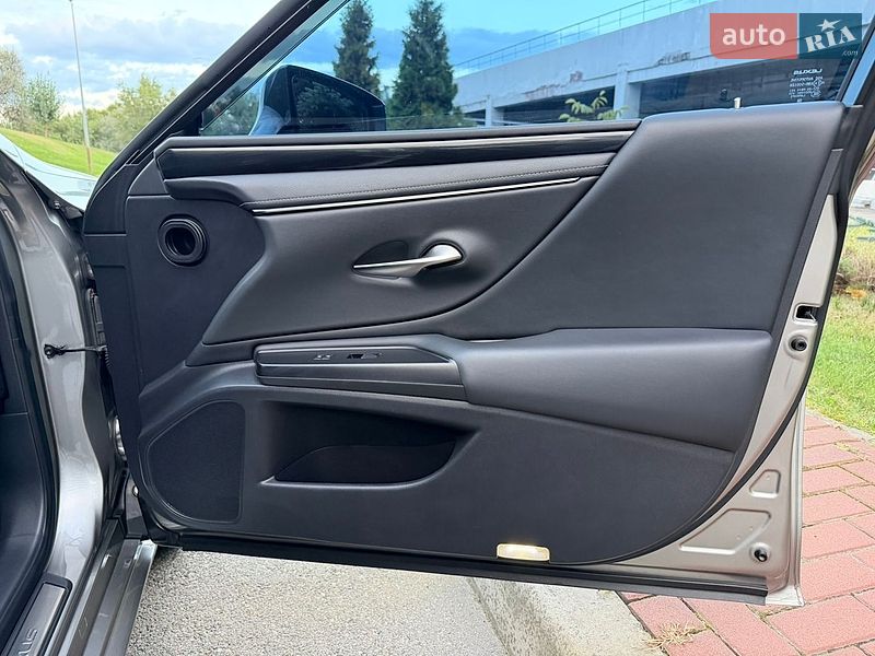 Седан Lexus ES 2018 в Києві