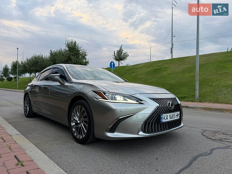 Седан Lexus ES 2018 в Києві