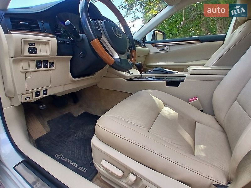 Седан Lexus ES 2014 в Одесі