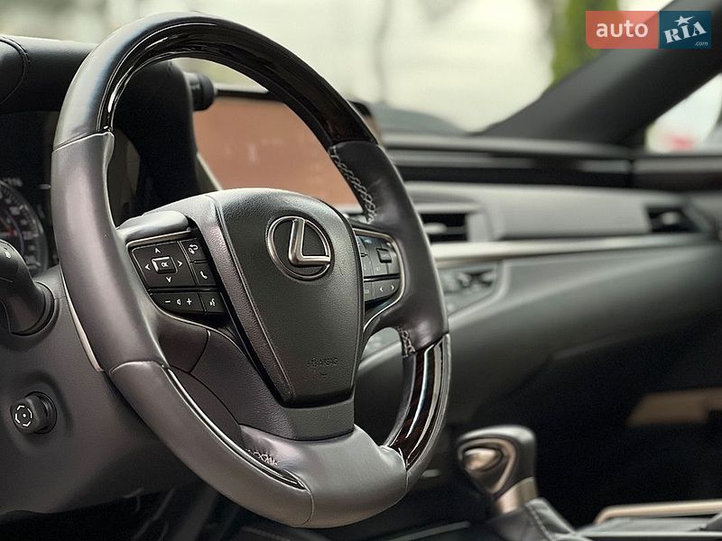 Седан Lexus ES 2020 в Львові