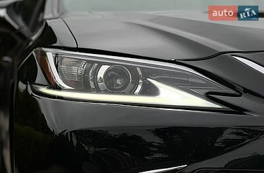 Седан Lexus ES 2020 в Львові