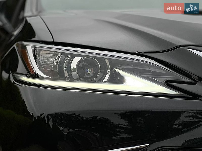 Седан Lexus ES 2020 в Львові