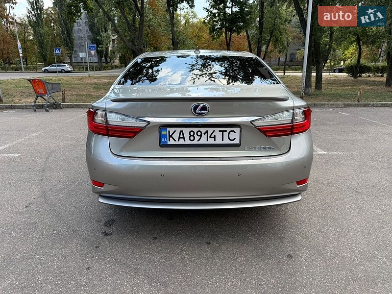 Седан Lexus ES 2016 в Киеве