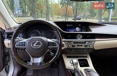 Седан Lexus ES 2016 в Киеве