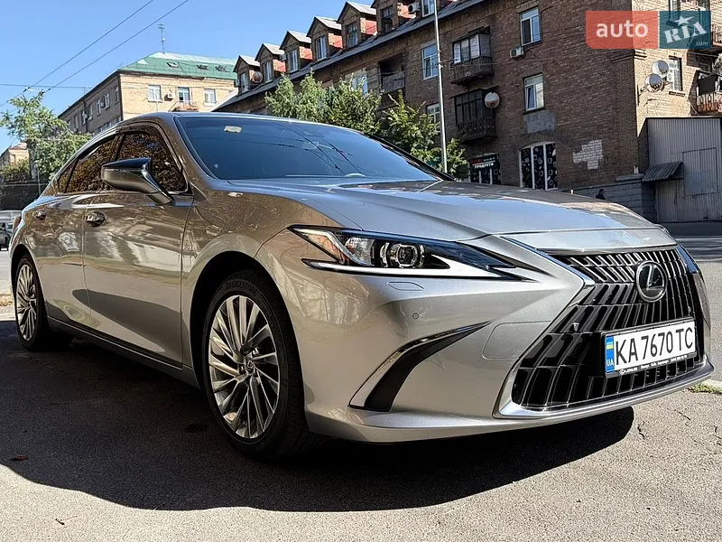 Lexus ES
