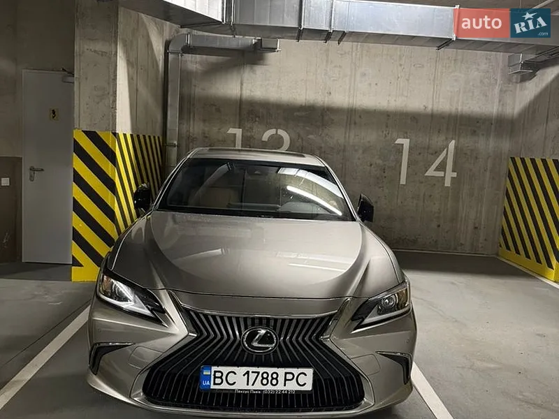 Lexus ES 2021