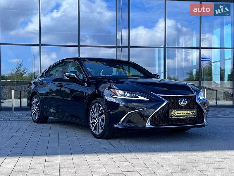 Седан Lexus ES 2020 в Львове Седан Lexus ES 2020 в Львове