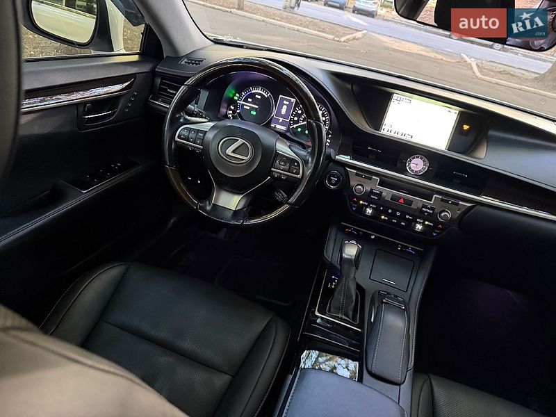 Седан Lexus ES 2016 в Одесі