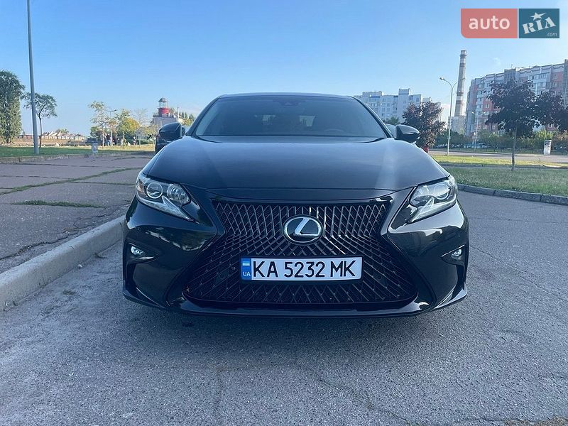 Седан Lexus ES 2018 в Черкасах