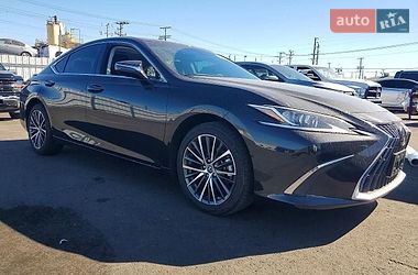 Седан Lexus ES 2025 в Львове